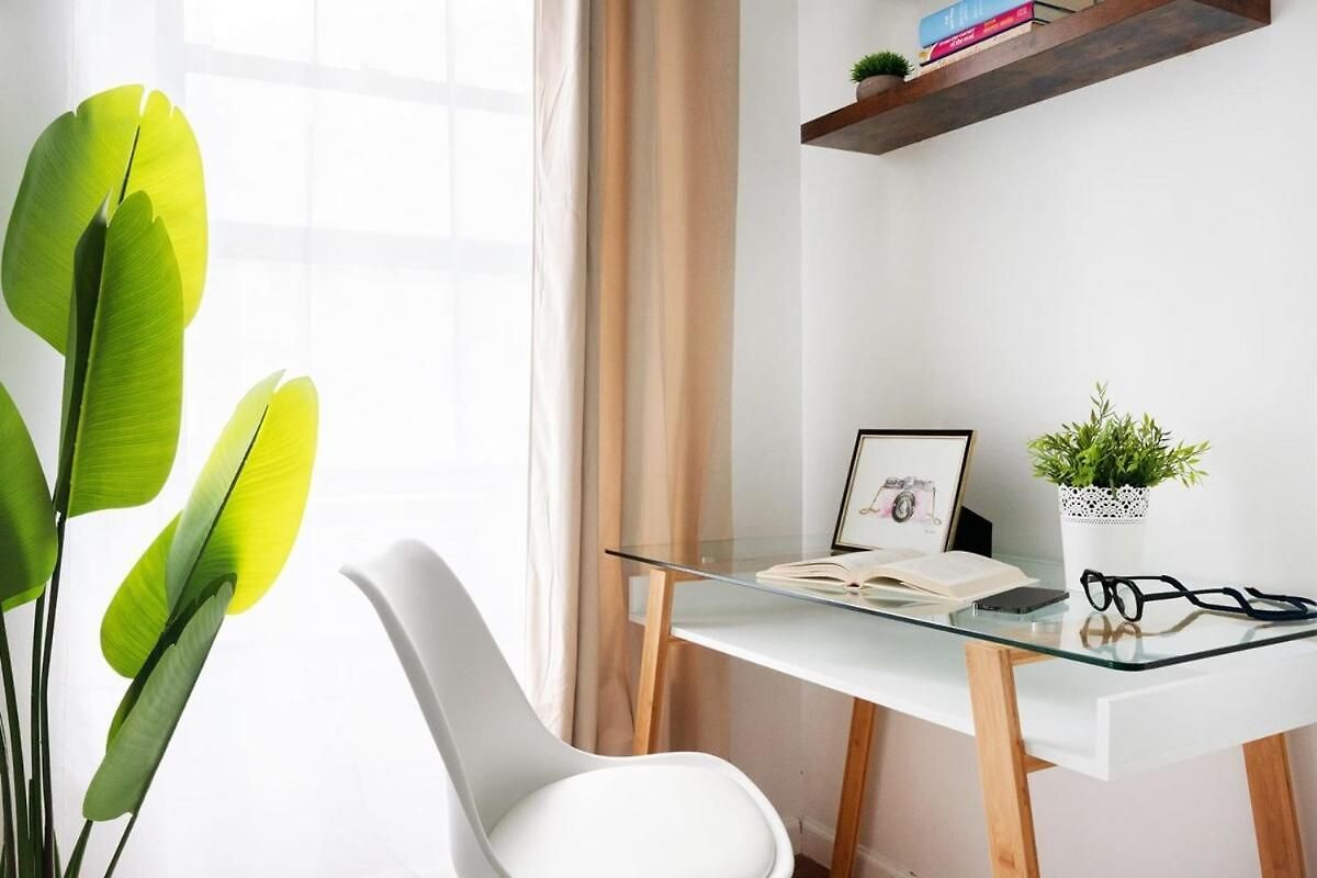 Prime Location 1br Newly Furnished *