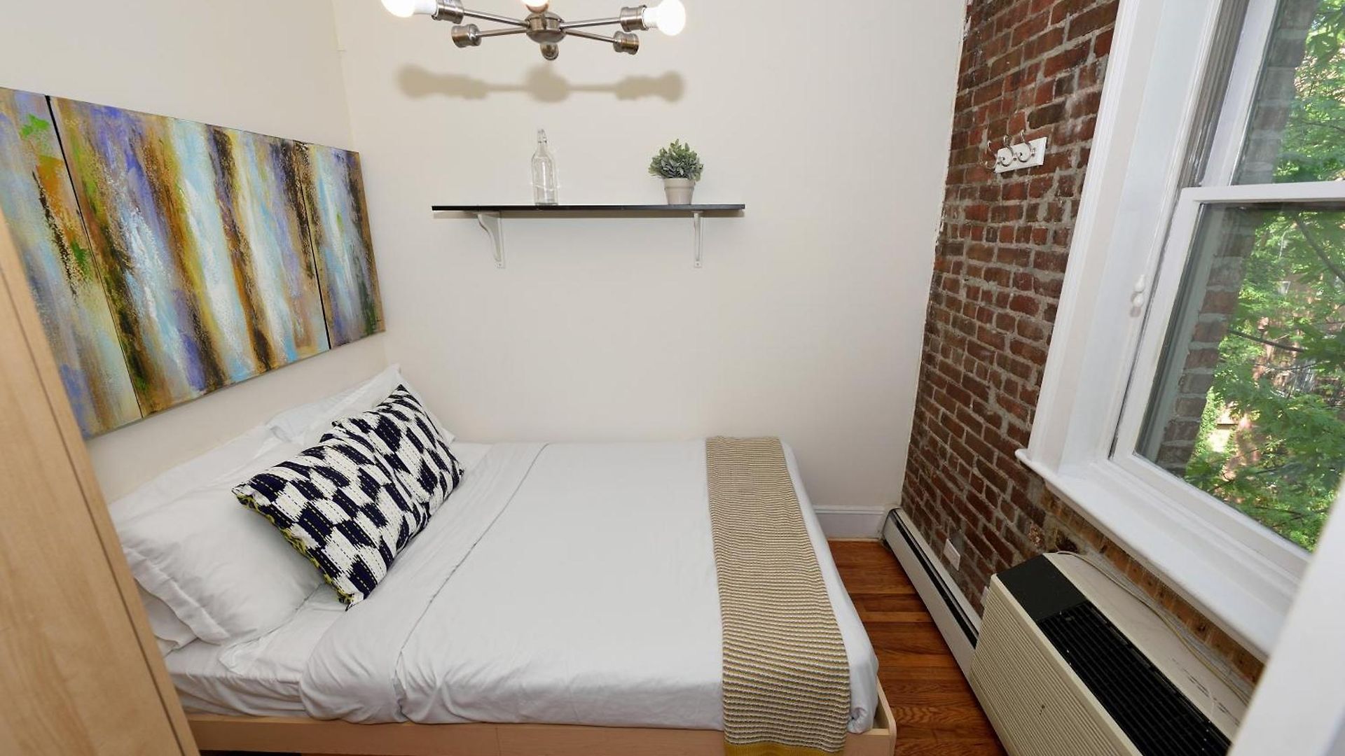 10th Avenue Urban Retreat- 3br Nyc New York
