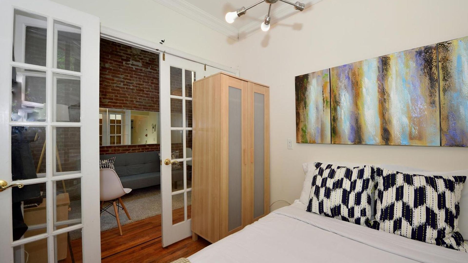 10th Avenue Urban Retreat- 3br Nyc