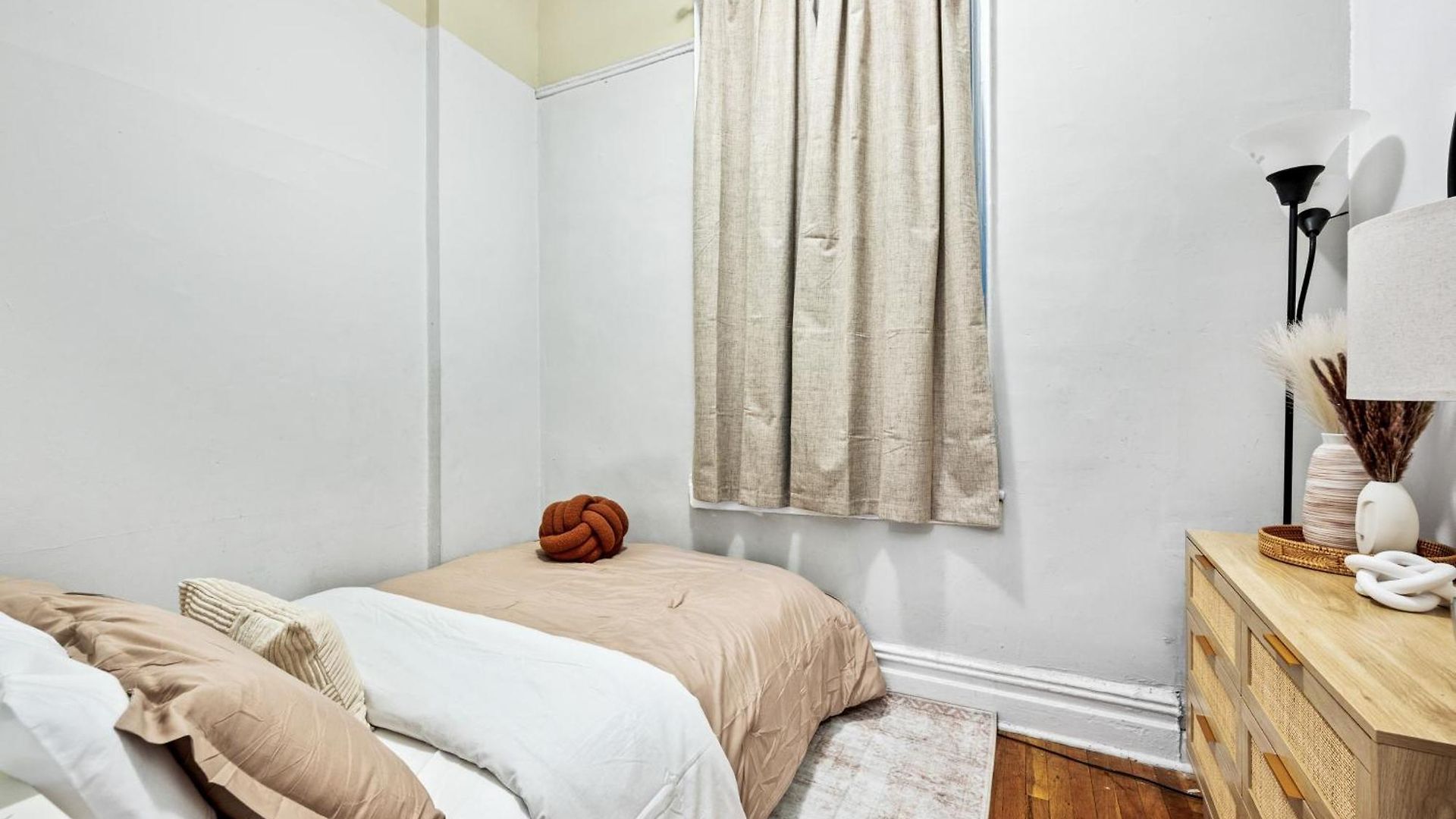 Bright And Beautiful 3 Bedroom Midtown West