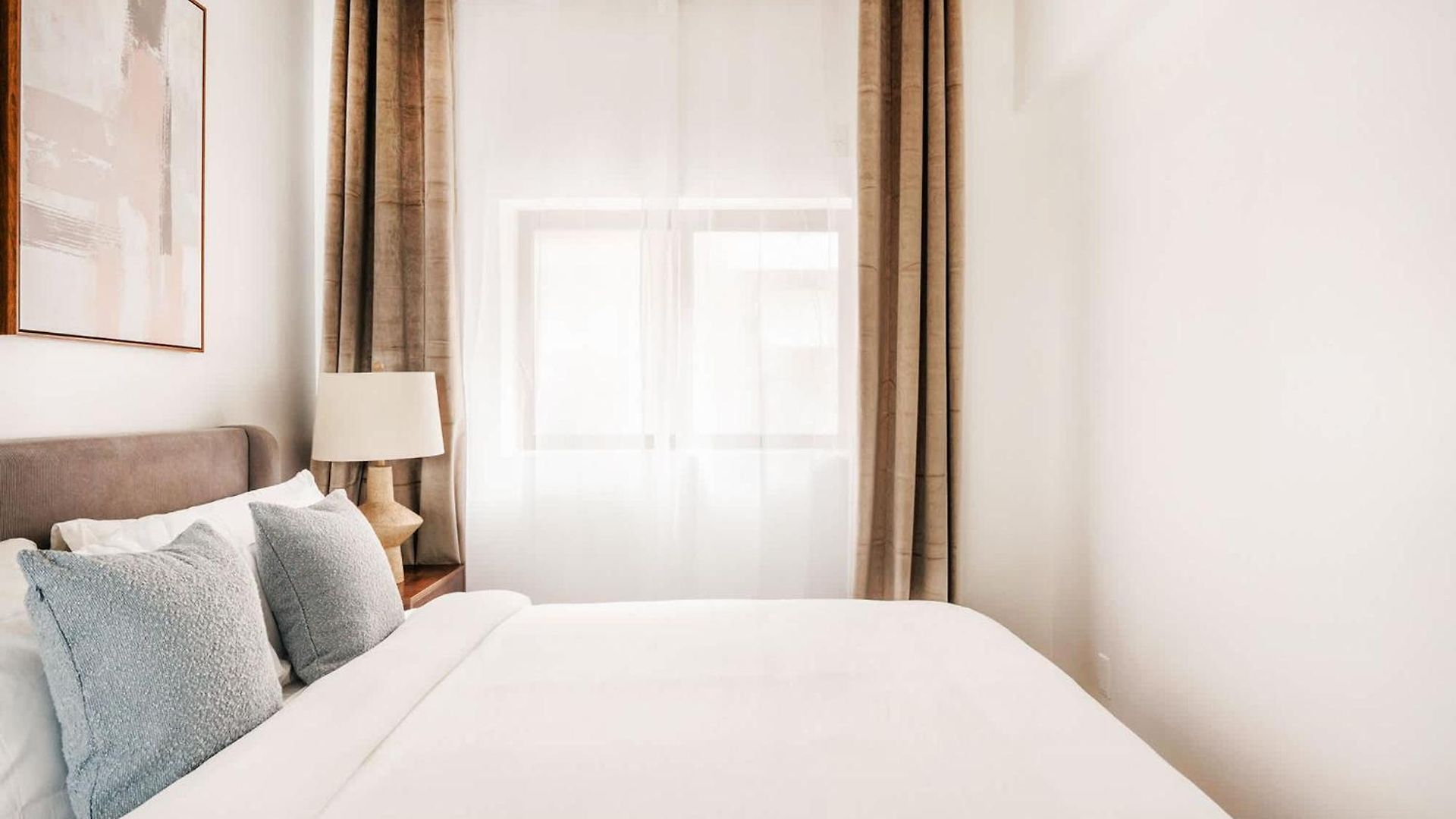 26a-2 Spacious Brand New Fully Furnished 2-bedroom In Prime Murray Hill Move-in Ready *