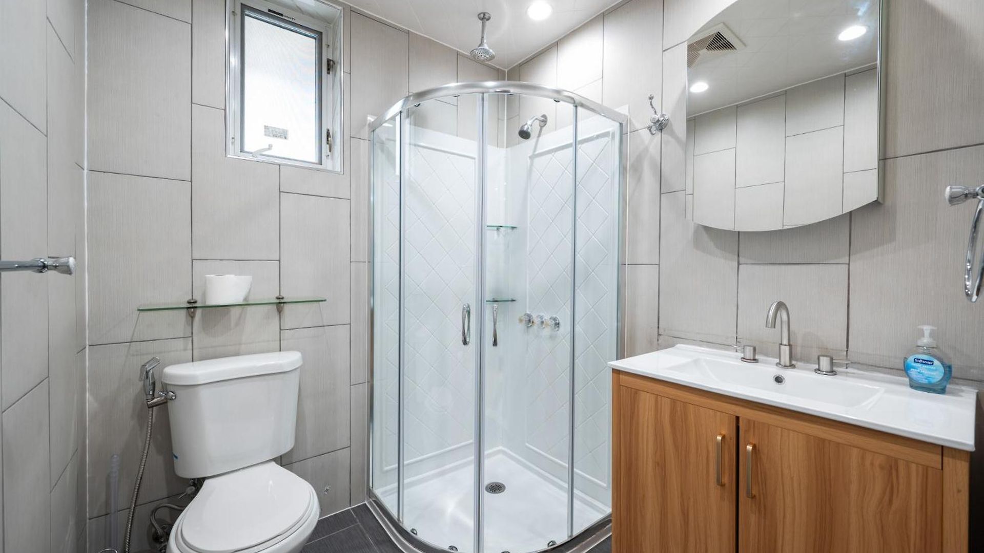 Spacious 3 Bed 3 Bath Unit In Upper East Side Apartment New York