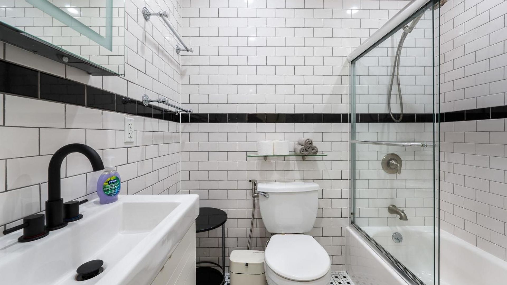 Spacious 3 Bed 3 Bath Unit In Upper East Side