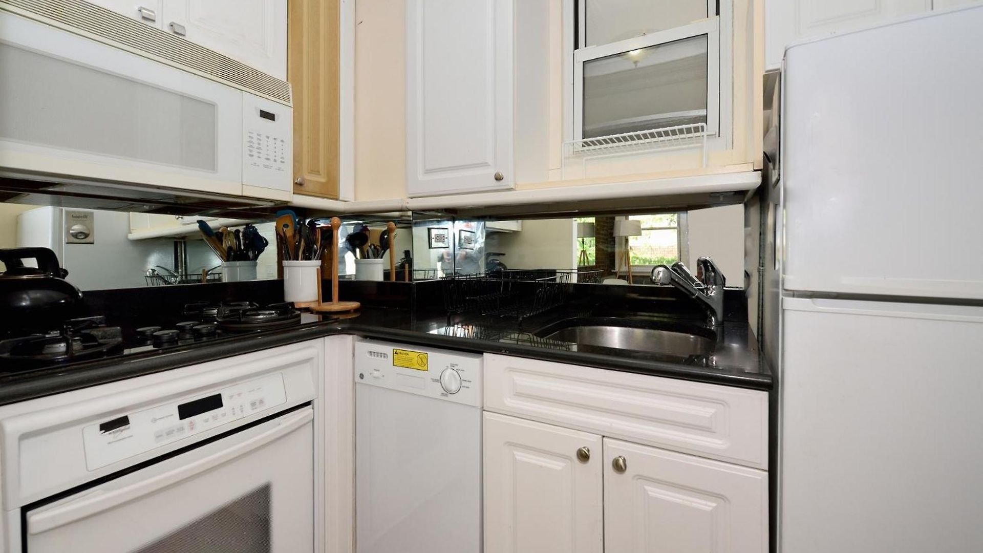 Apartment 10th Avenue Urban Retreat- 3br Nyc