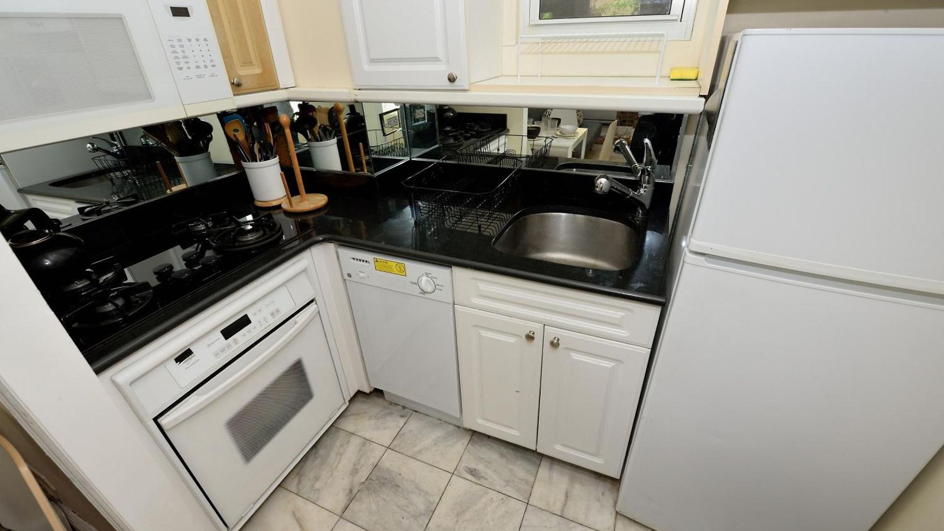 Apartment 10th Avenue Urban Retreat- 3br Nyc *