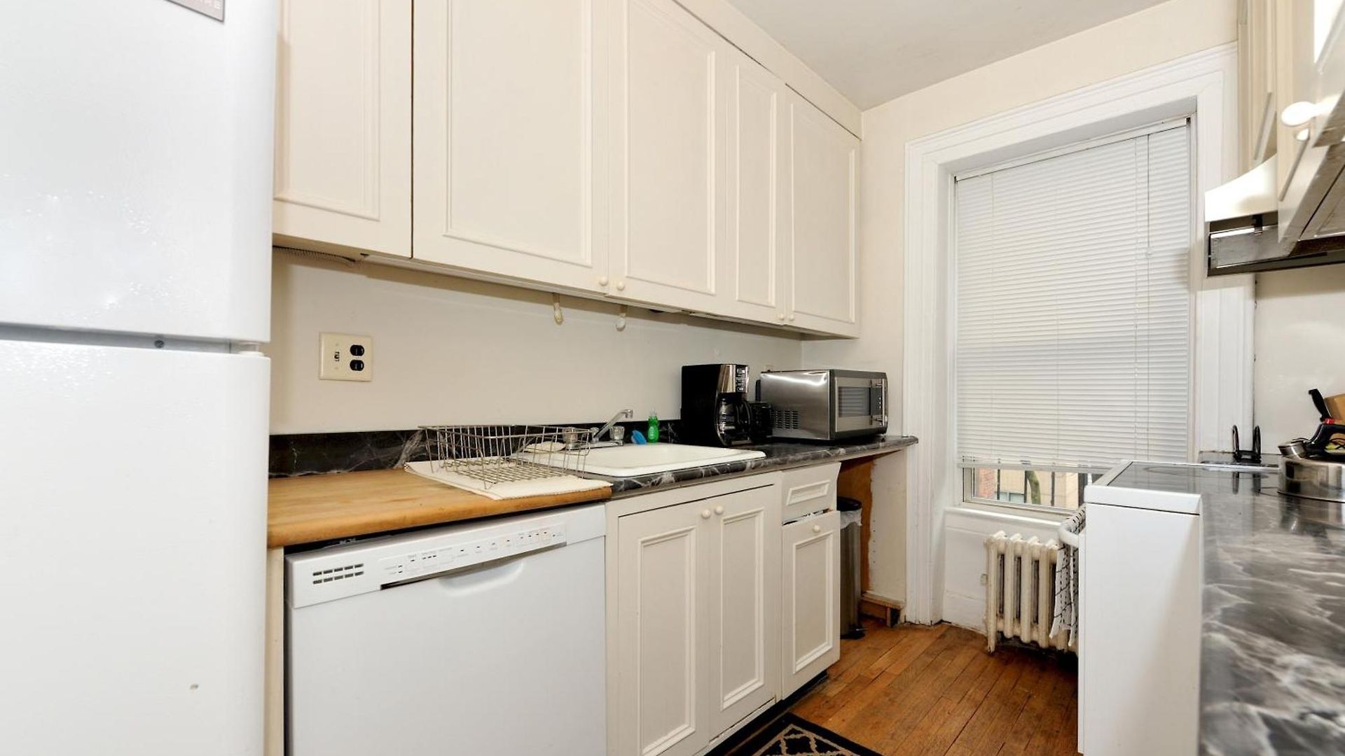 Comfy 3 Bedroom 1 Bath In Nyc *