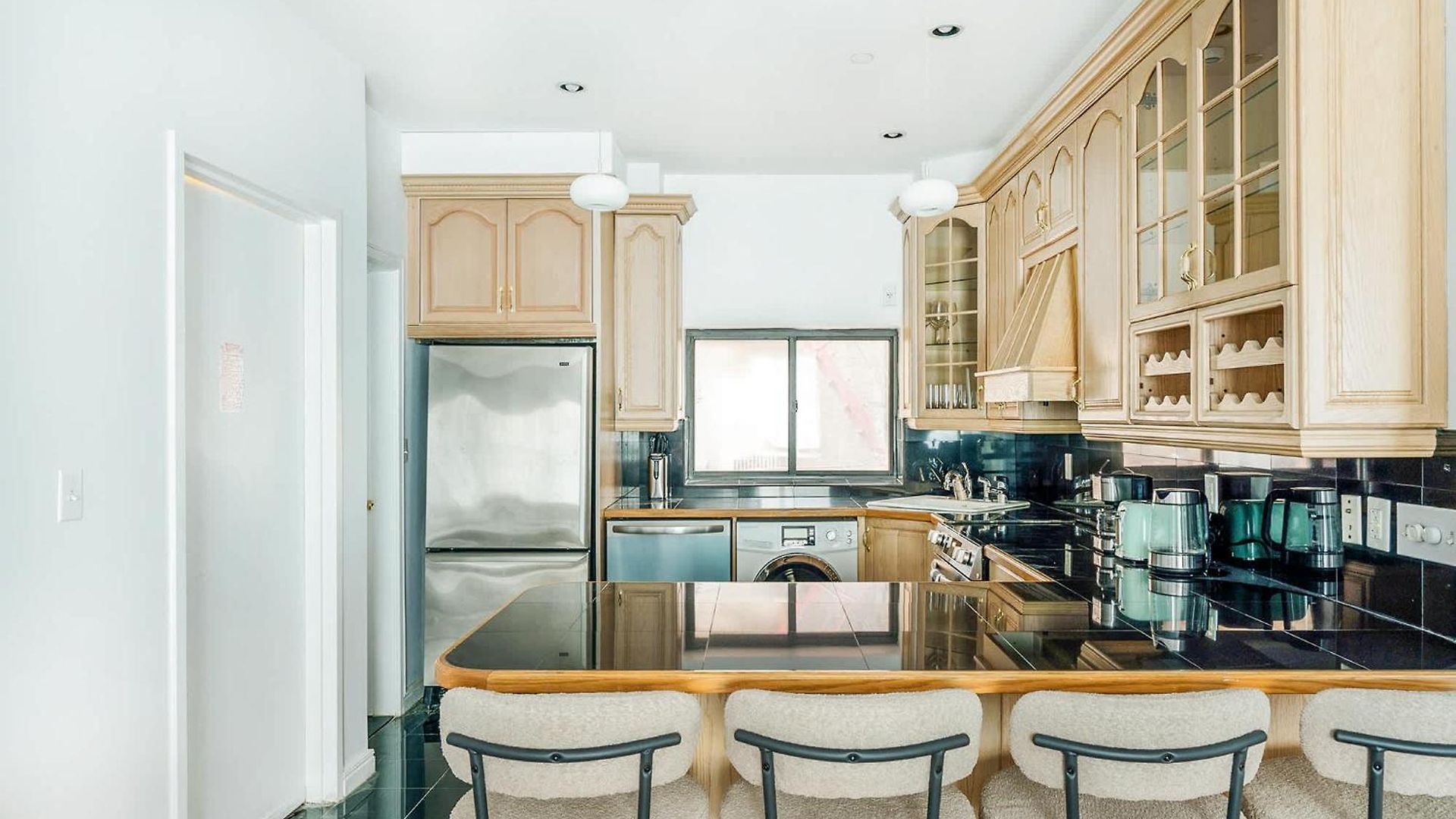 26a-2 Spacious Brand New Fully Furnished 2-bedroom In Prime Murray Hill Move-in Ready New York