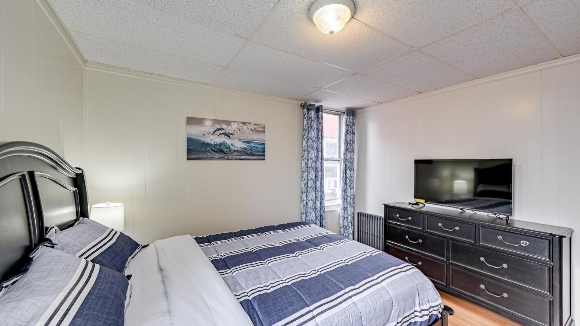 Easy Train Access! Quiet Commuter * New York