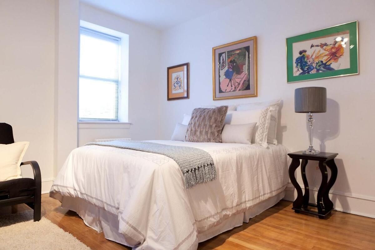 Historic Striver's Row Apartment *