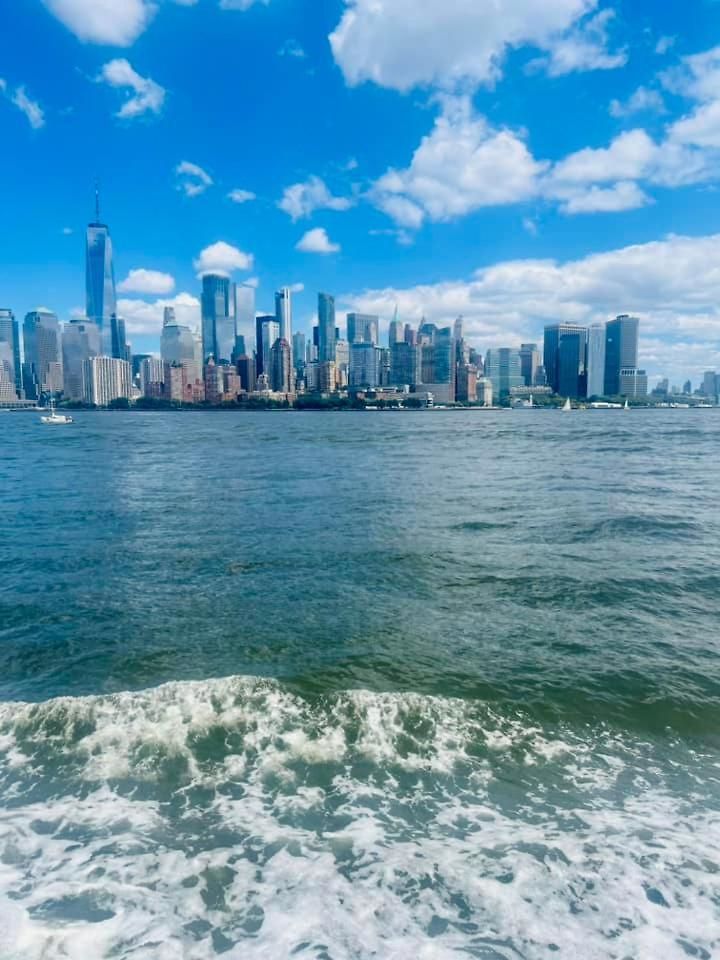3 Bedrooms Huge In Lic, Very Next To Manhattan New York