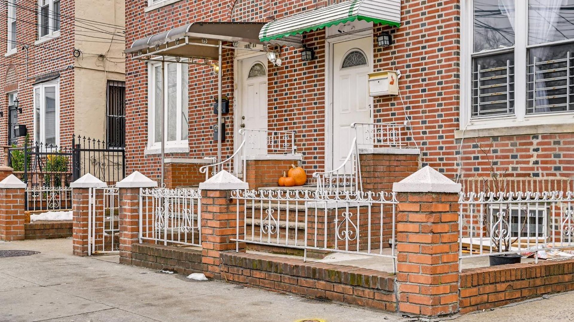Easy Train Access! Quiet Commuter Apartment *