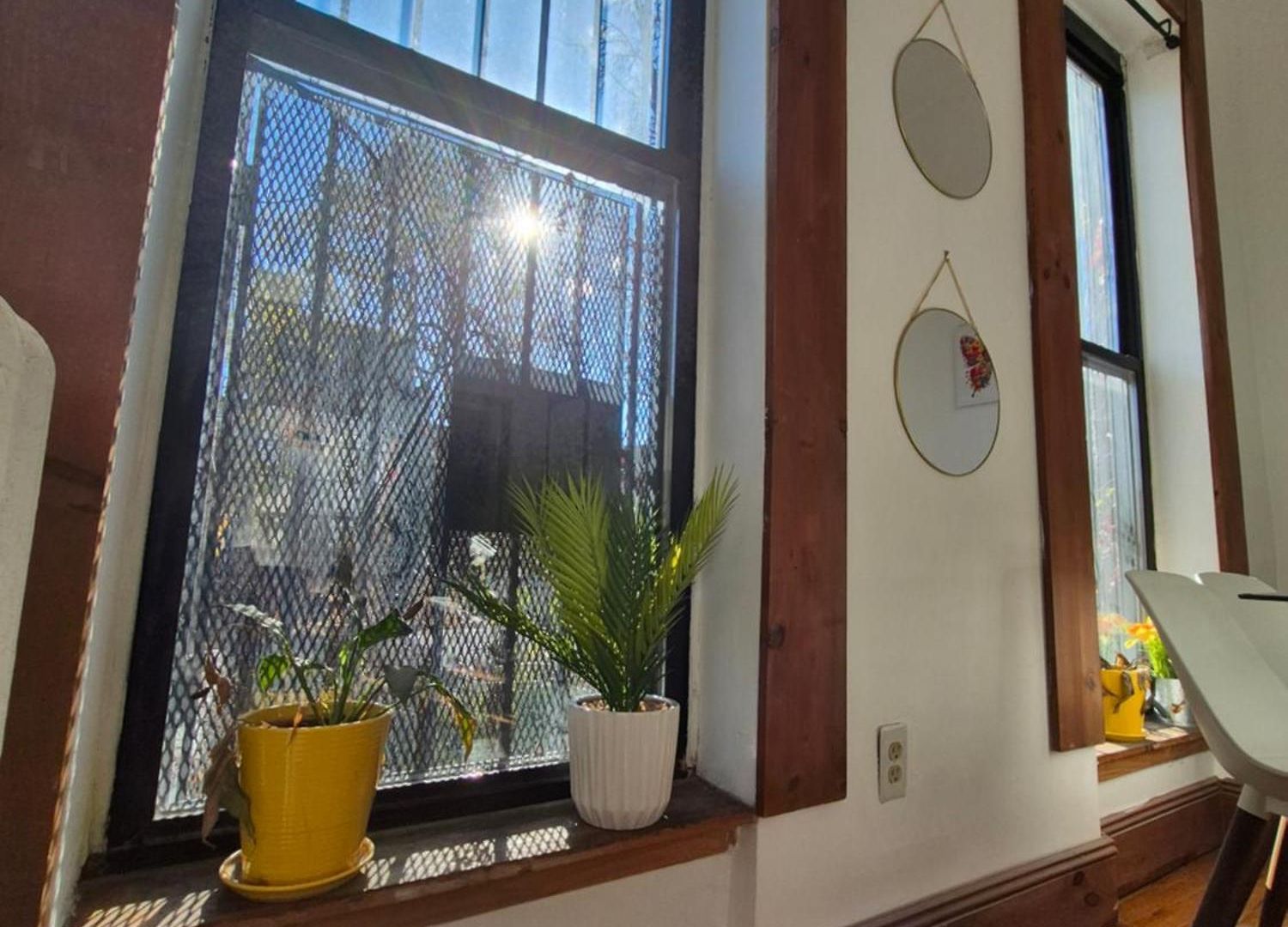 Relax And Unwind At Chic Bed-stuy Brownstone *
