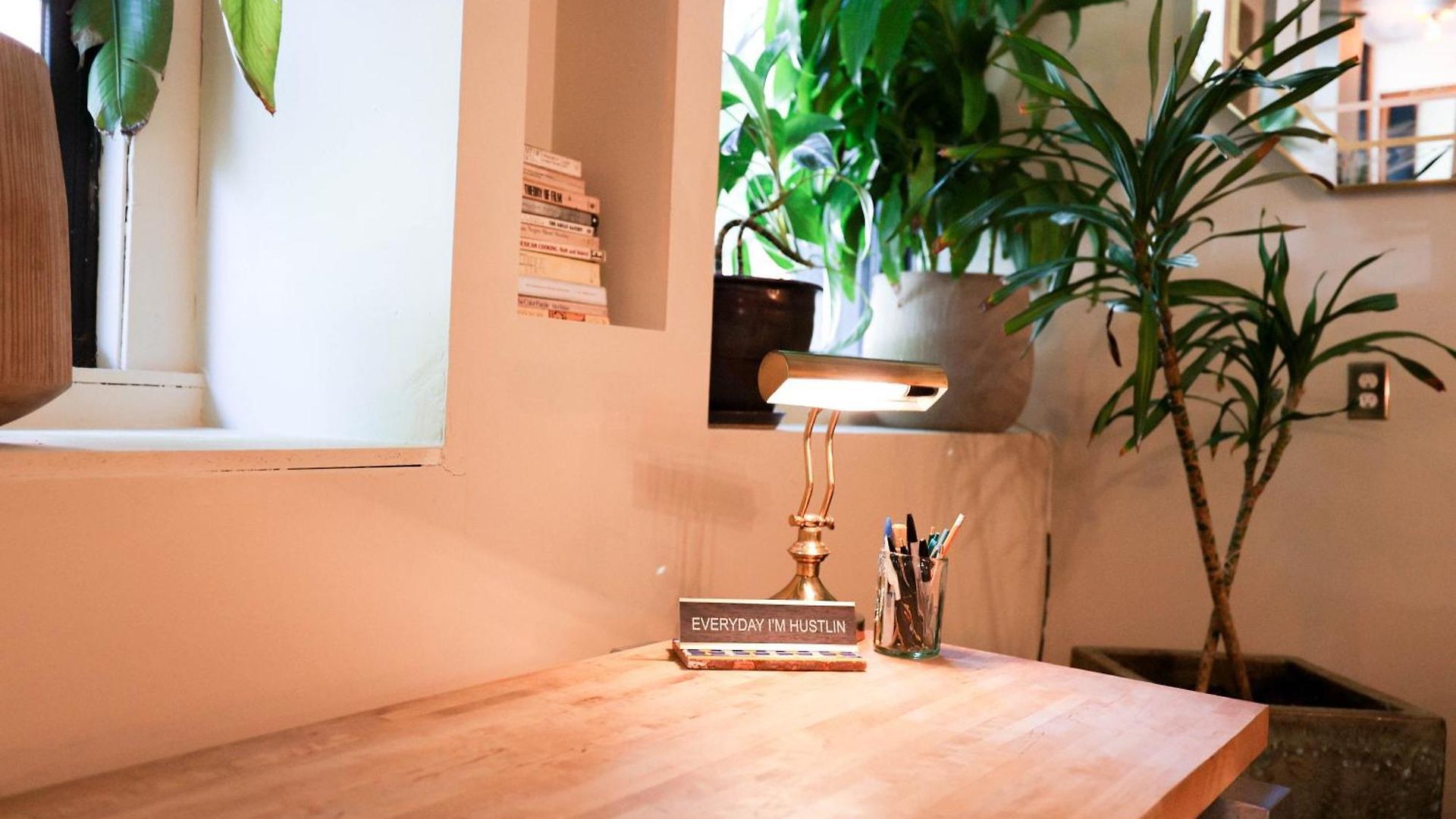 Artistic Vintage Loft In Williamsburg Apartment *