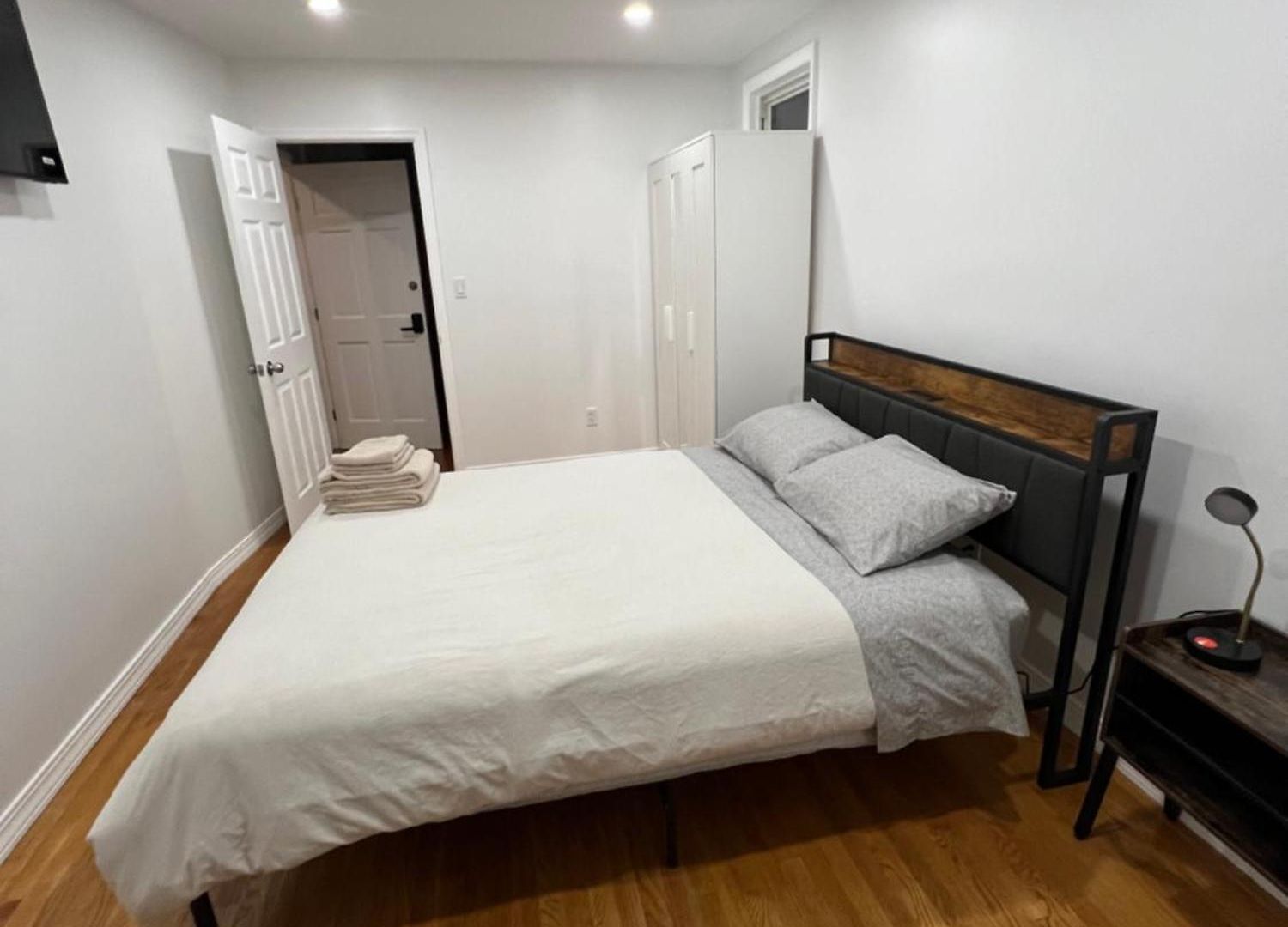 Cozy 2-person Near Jfk Airport & Shopping Area *