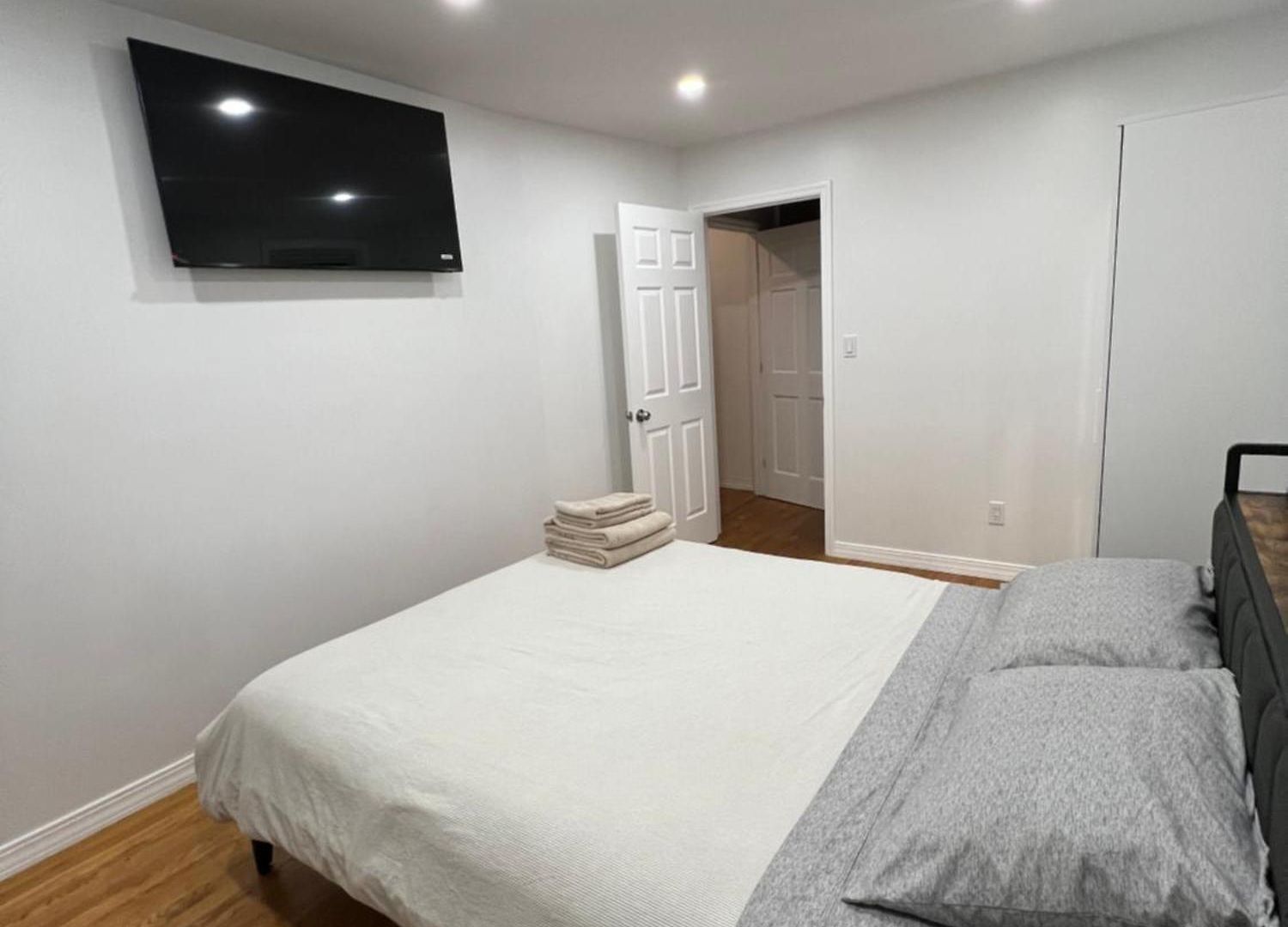 Cozy 2-person Near Jfk Airport & Shopping Area Apartment *