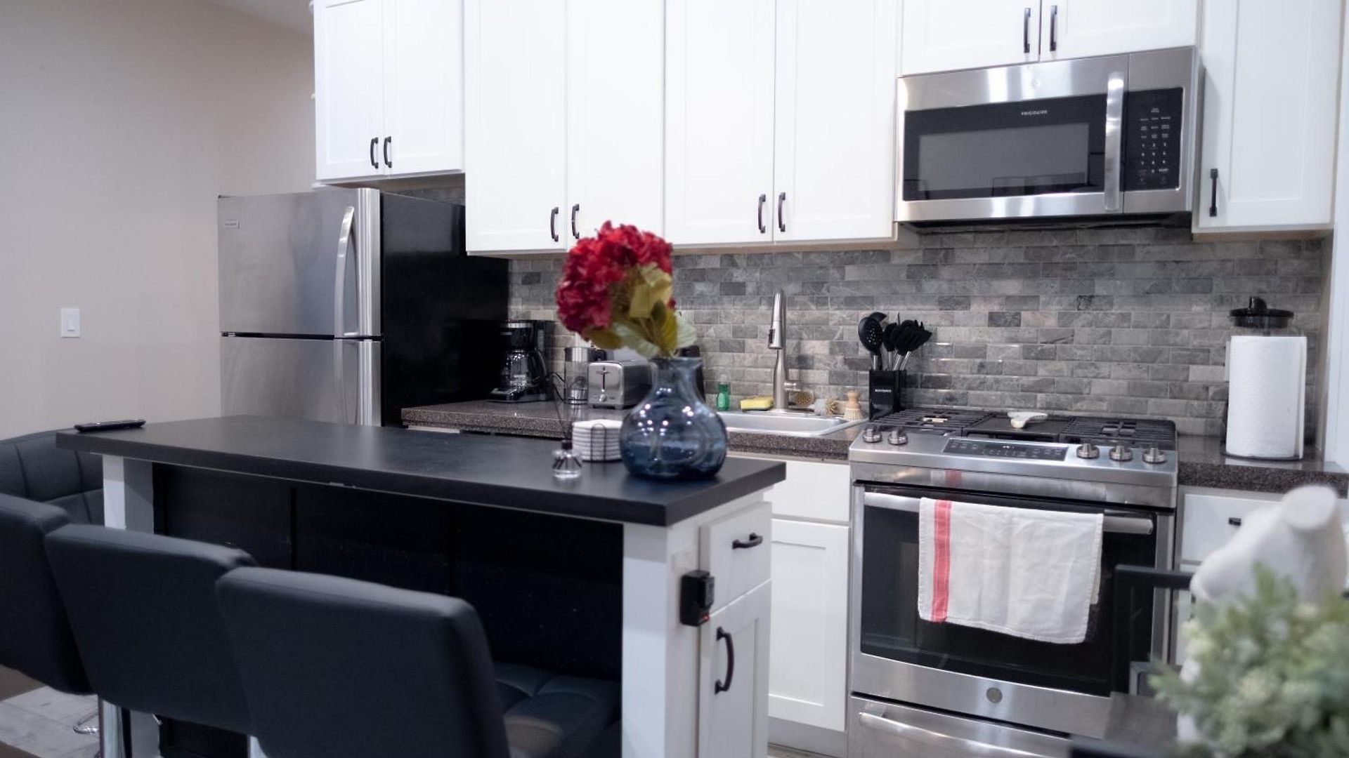 Apartment Brand New 3br 2ba Next To Park, Elevator *