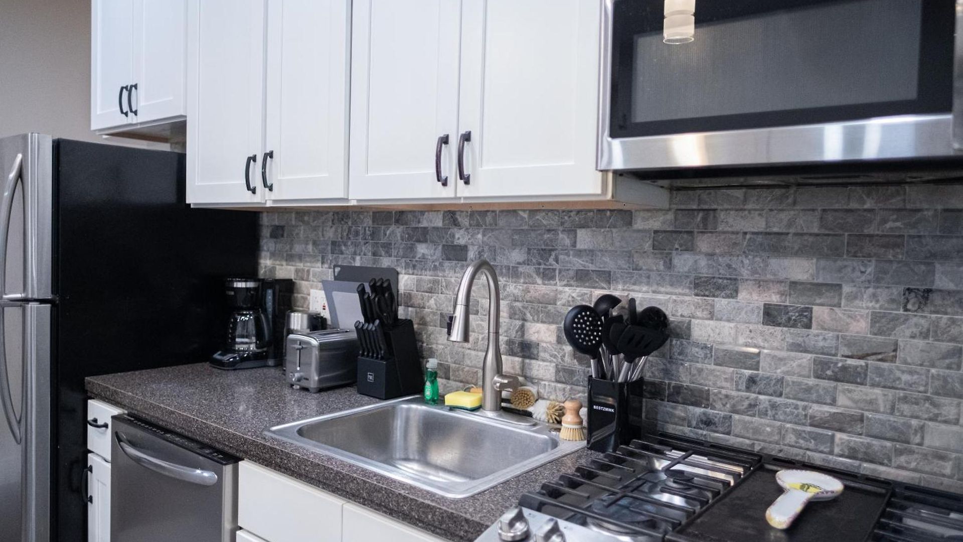 Brand New 3br 2ba Next To Park, Elevator *