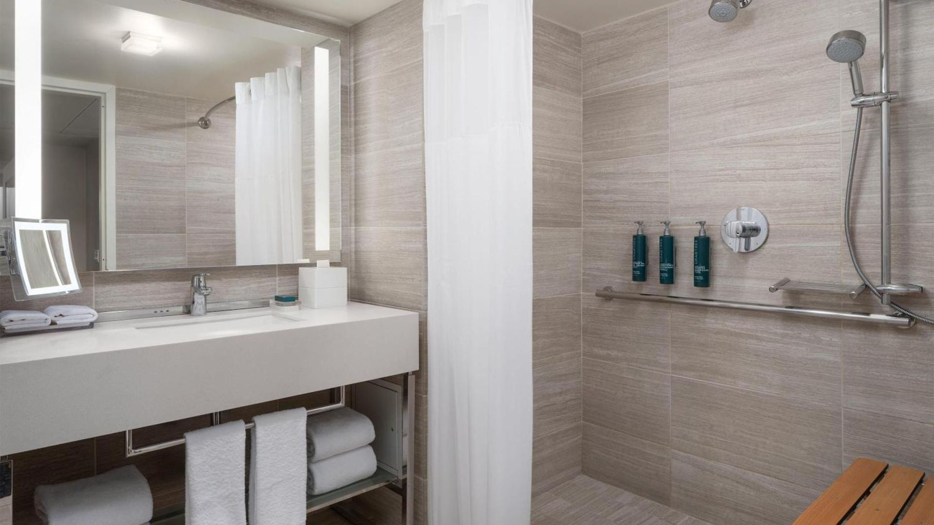 Millennium Hilton One Un Plaza 4*