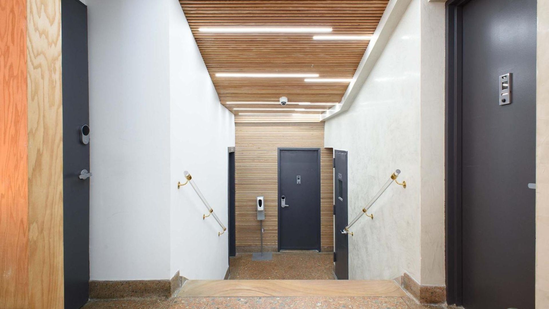Apartment 75-5d New Quality 3br Duplex W&d Elevator