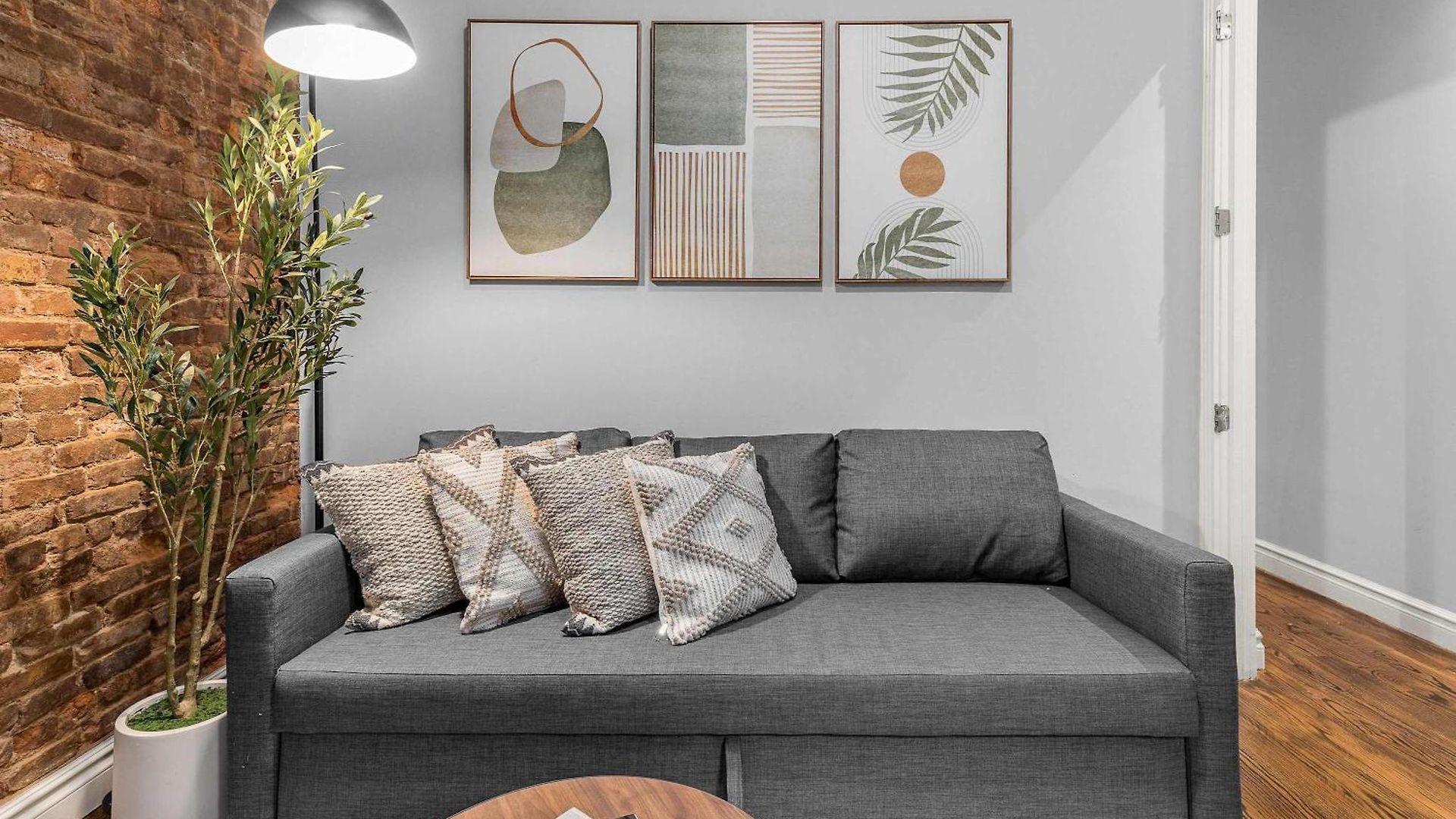 Bold Manhattan Base In Prime Nolita *
