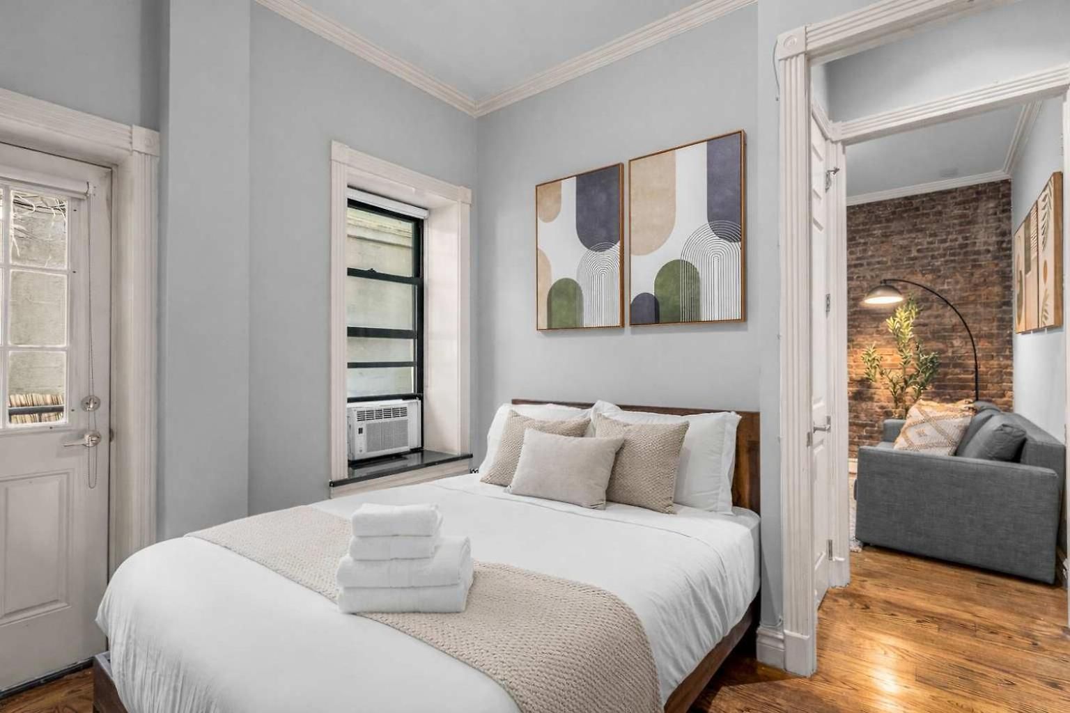 Bold Manhattan Base In Prime Nolita Apartment New York