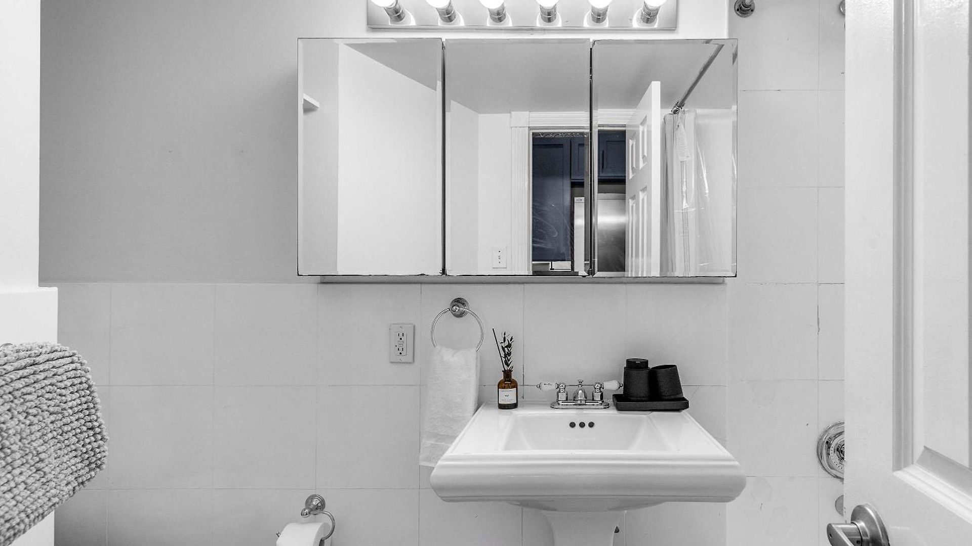 Bold Manhattan Base In Prime Nolita * New York
