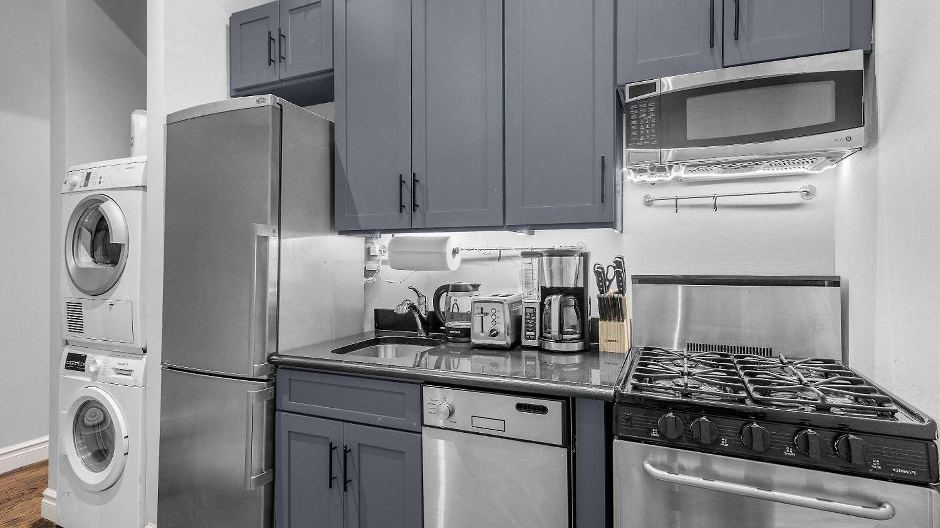 Bold Manhattan Base In Prime Nolita *