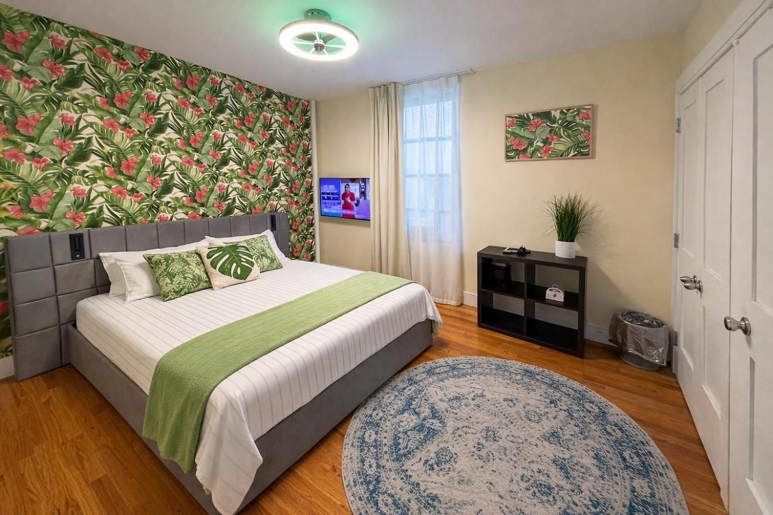 Tropical Style In Geusthouse New York