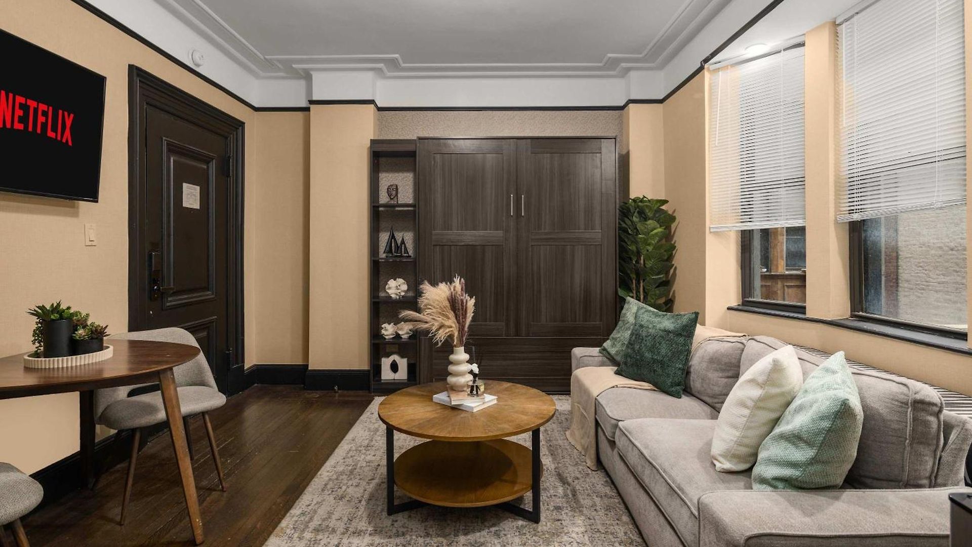 Stunning In The Heart Of Gym Apartment