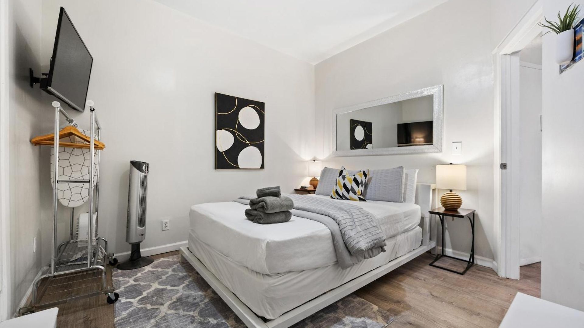 Apartment Lovely 2bed And 2bath With Unbeatable Location *