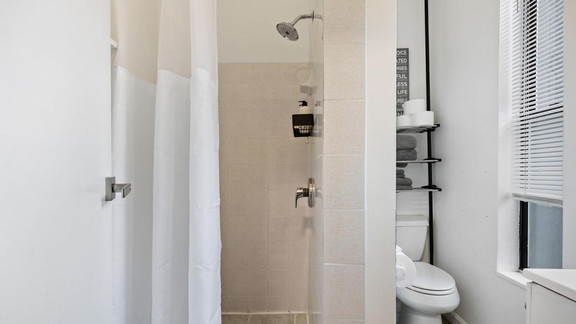 Lovely 2bed And 2bath With Unbeatable Location Apartment