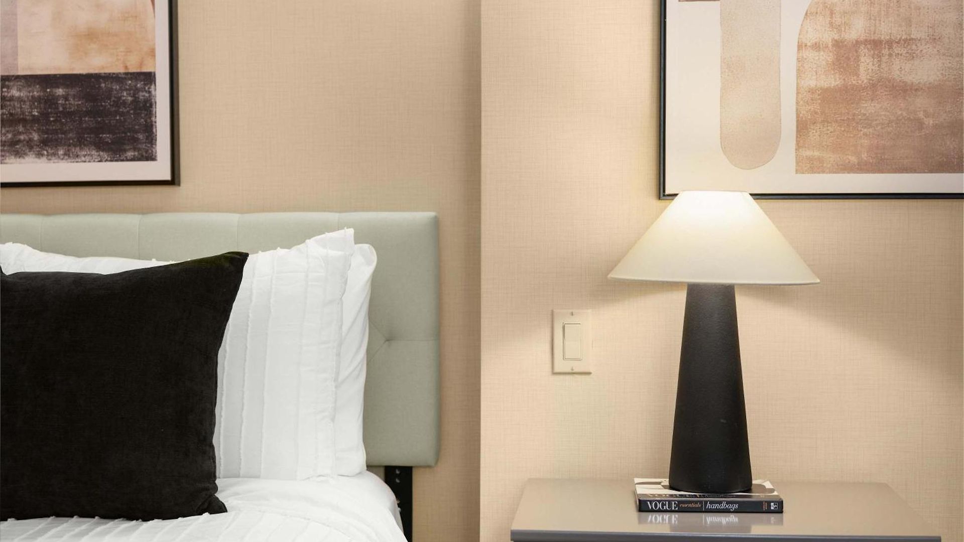 Stunning In The Heart Of Gym Apartment