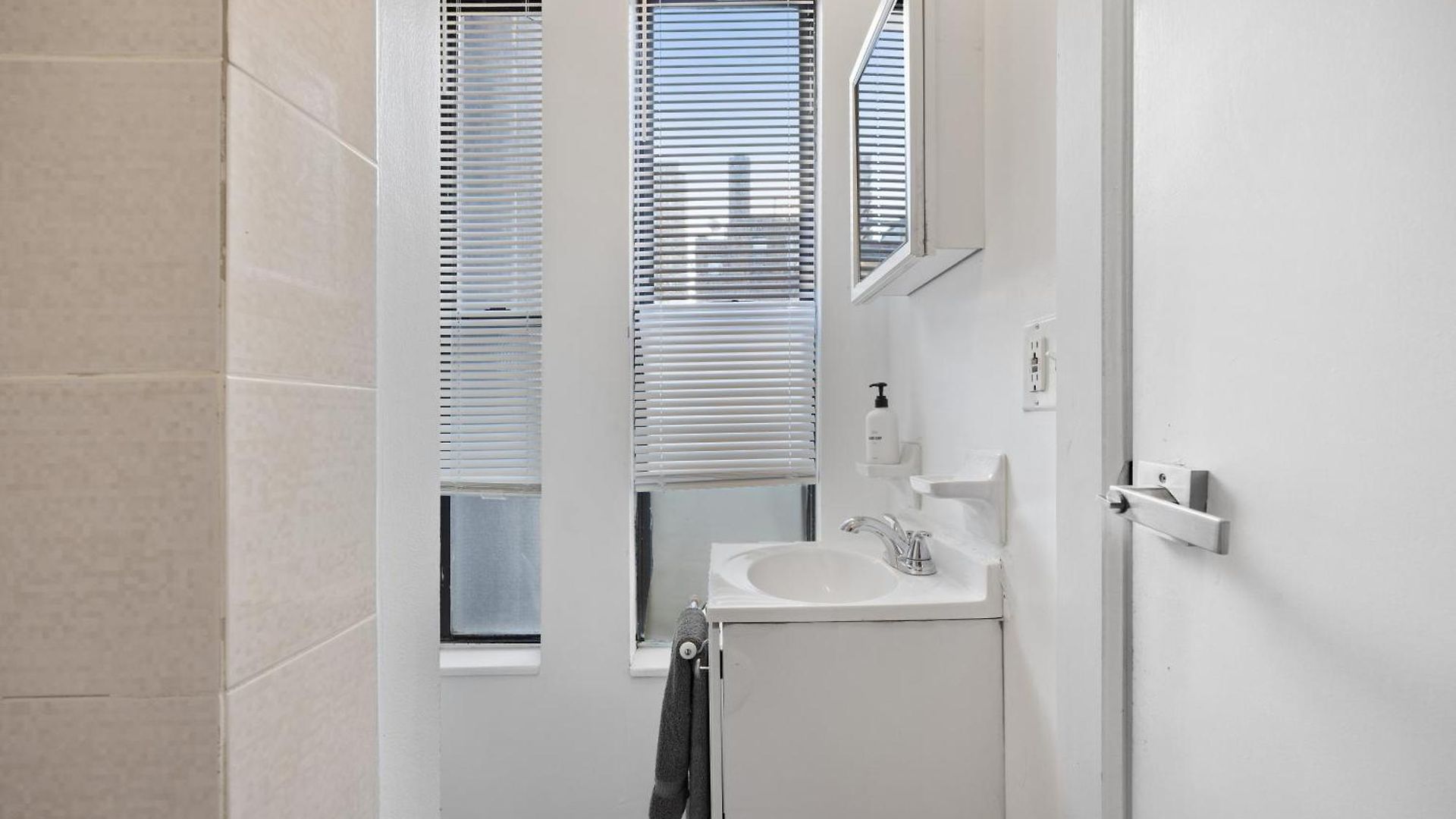 Apartment Lovely 2bed And 2bath With Unbeatable Location