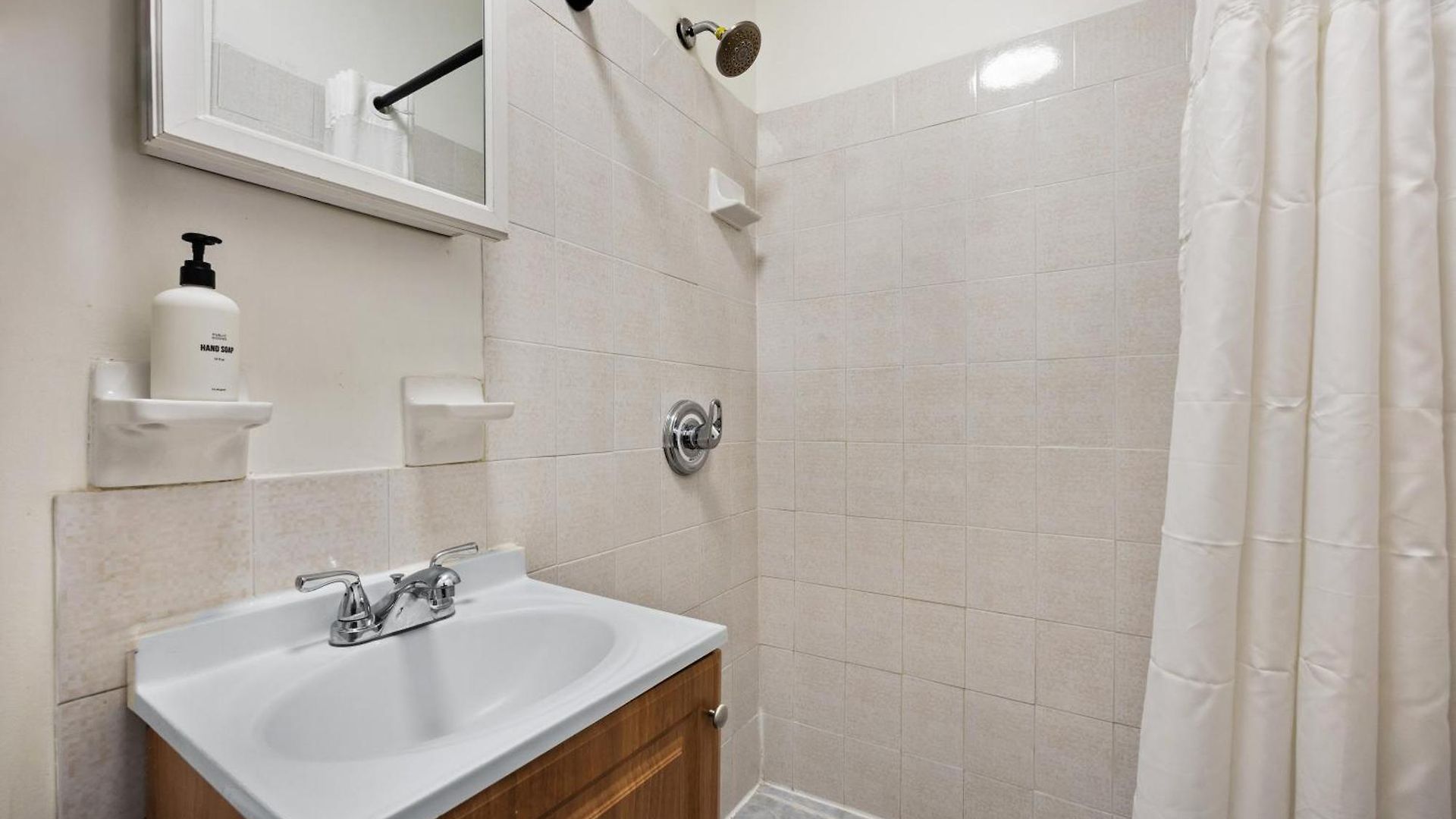 Lovely 2bed And 2bath With Unbeatable Location *