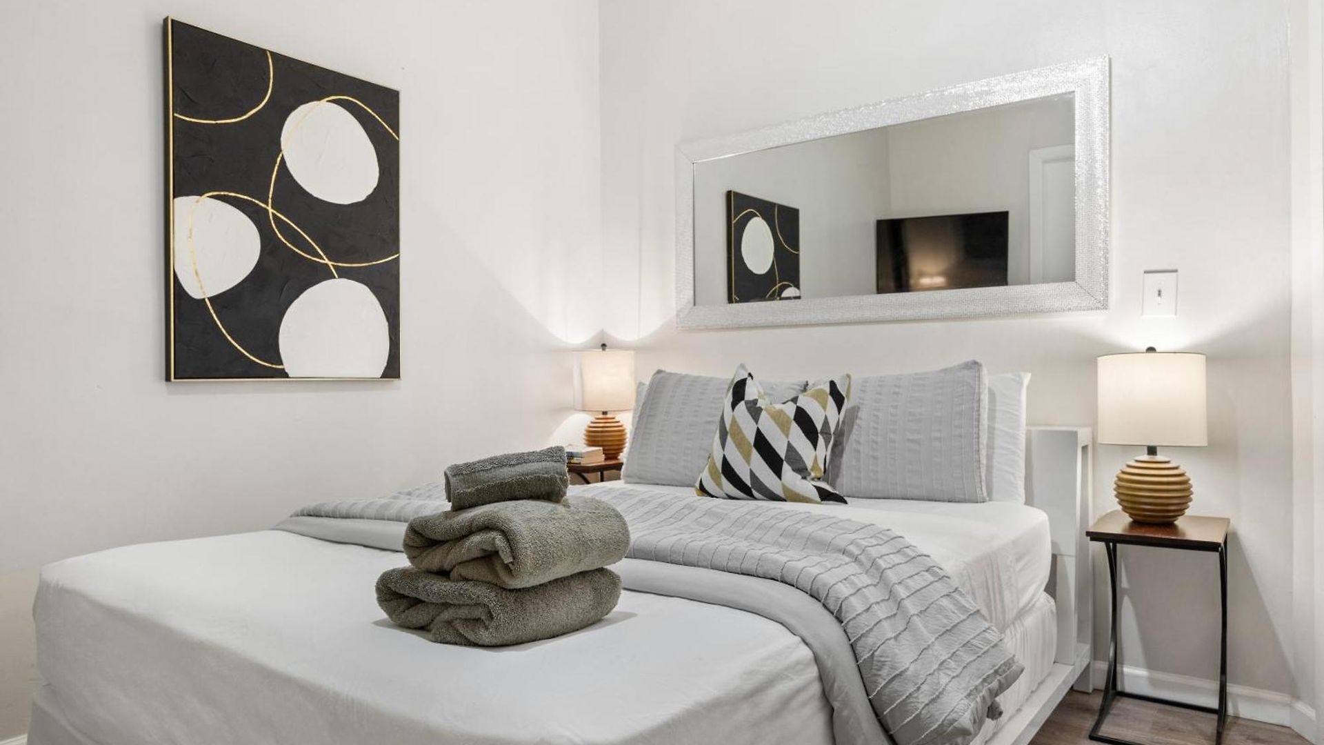 Lovely 2bed And 2bath With Unbeatable Location Apartment