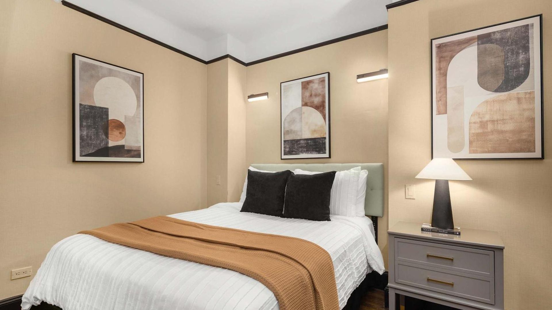Stunning In The Heart Of Gym Apartment *