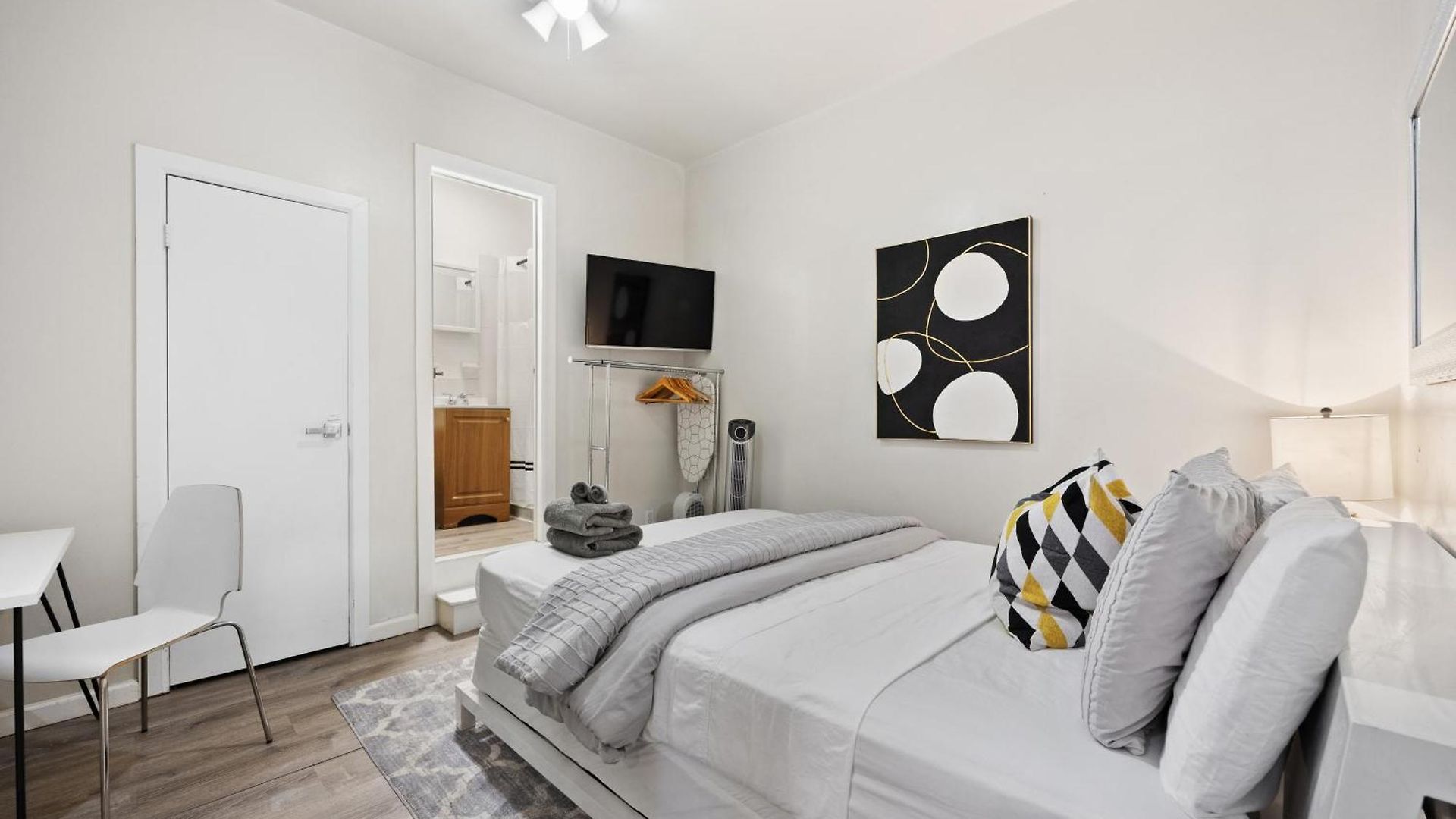 Lovely 2bed And 2bath With Unbeatable Location Apartment