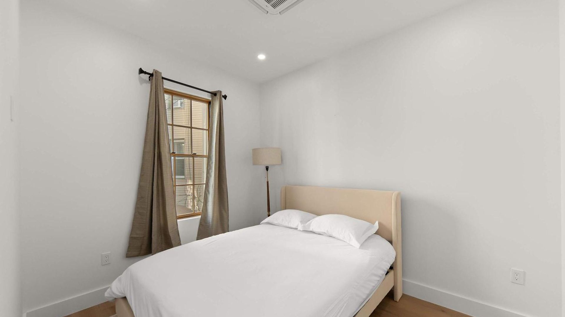 Holiday home 10-1 Stylish Townhouse Oasis In Greenpoint *