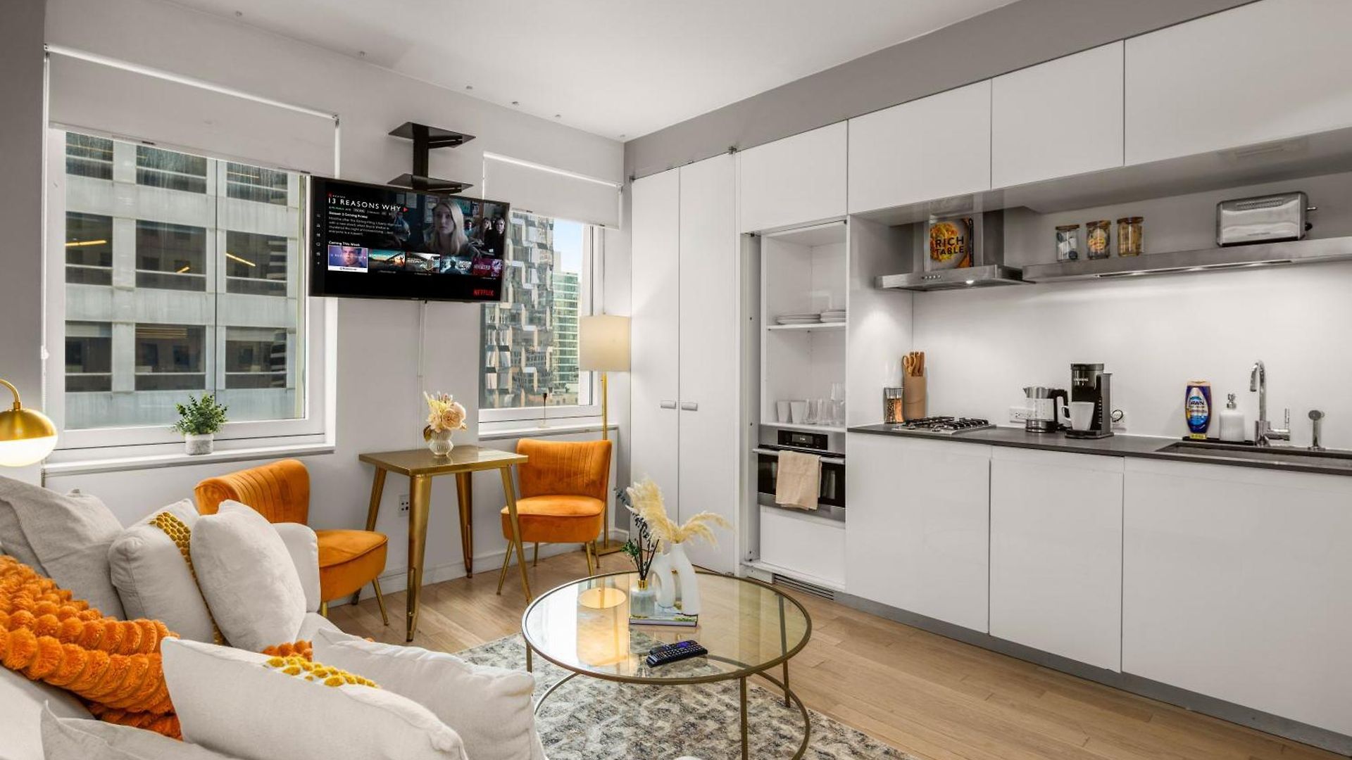 Chic Nyc Retreat Beside Broadway & Iconic Sights *