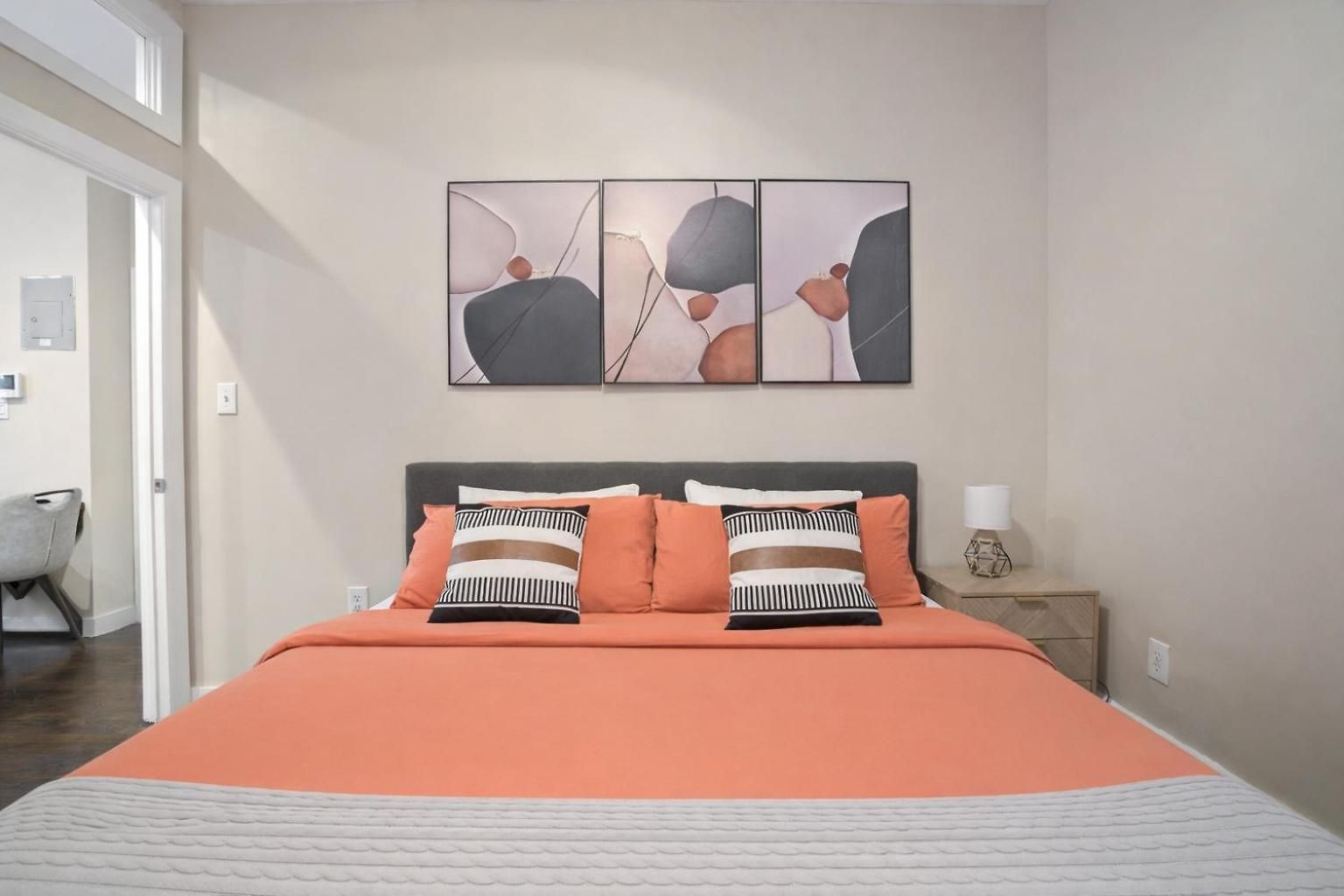 3 Bd Idyllic Haven Next To Park * New York