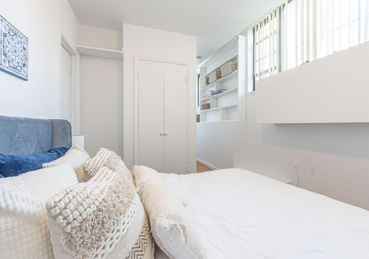 Amazing Furnished 1 Bedroom Midtown West Apartment New York
