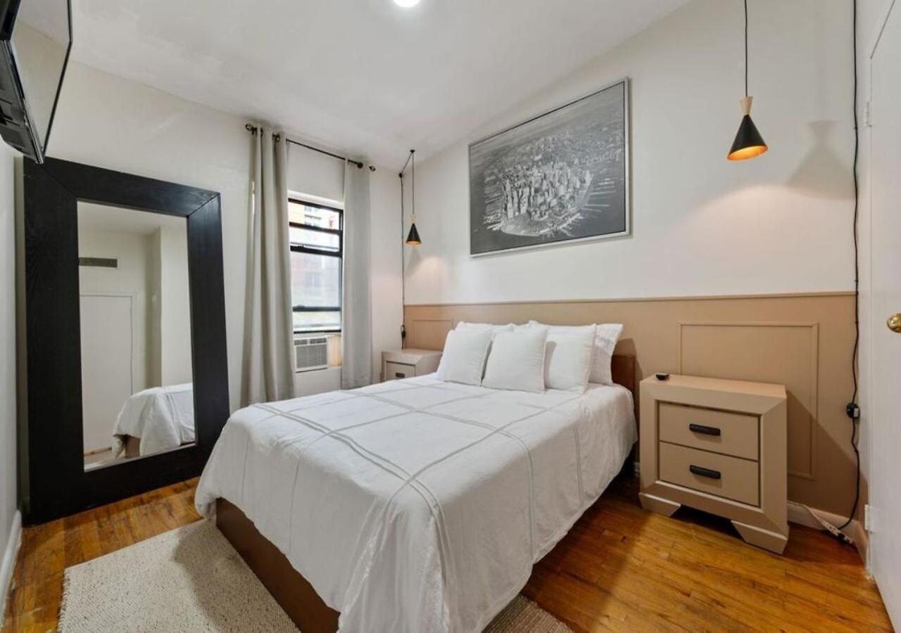 Apartment Three Bedroom In Midtown West , June To Aug 90 Days Required New York
