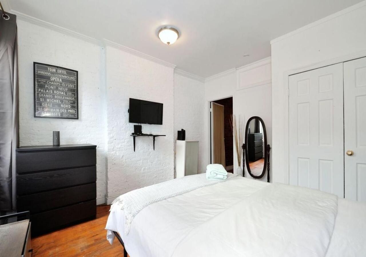 Apartment Furnished 2 Bedroom Midtown West Nyc, June To Aug 90 Days Required *