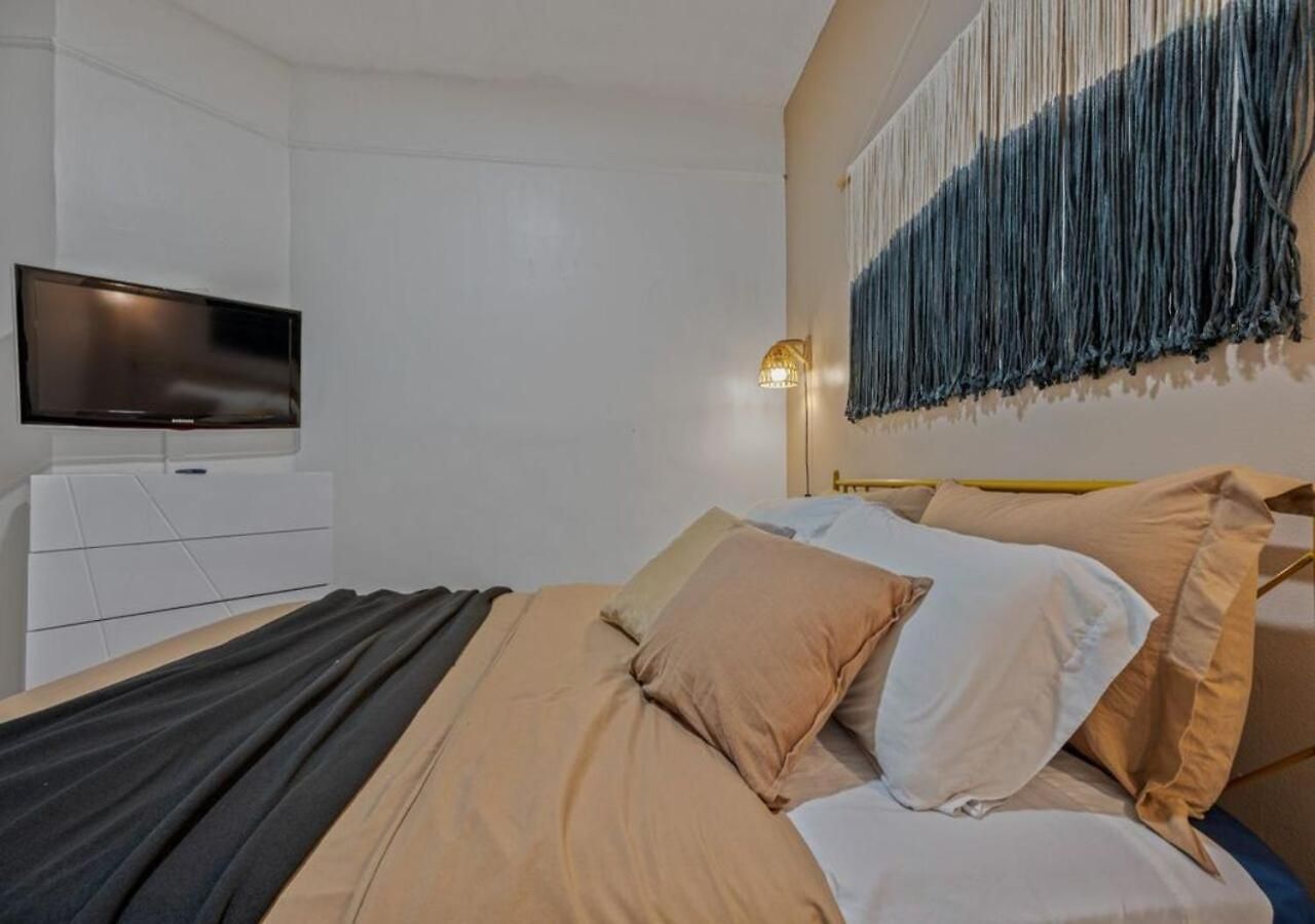 Upper West Side Furnished 1 Bedroom Apartment, June To Aug 90 Days Required