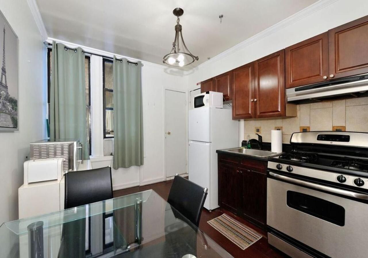 Furnished 2 Bedroom Midtown West Nyc, June To Aug 90 Days Required New York