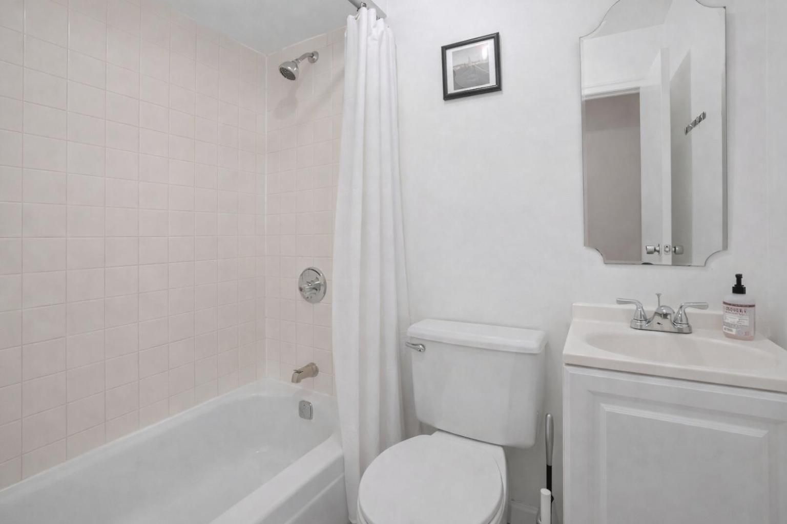 3br Welcoming Close To Park Apartment