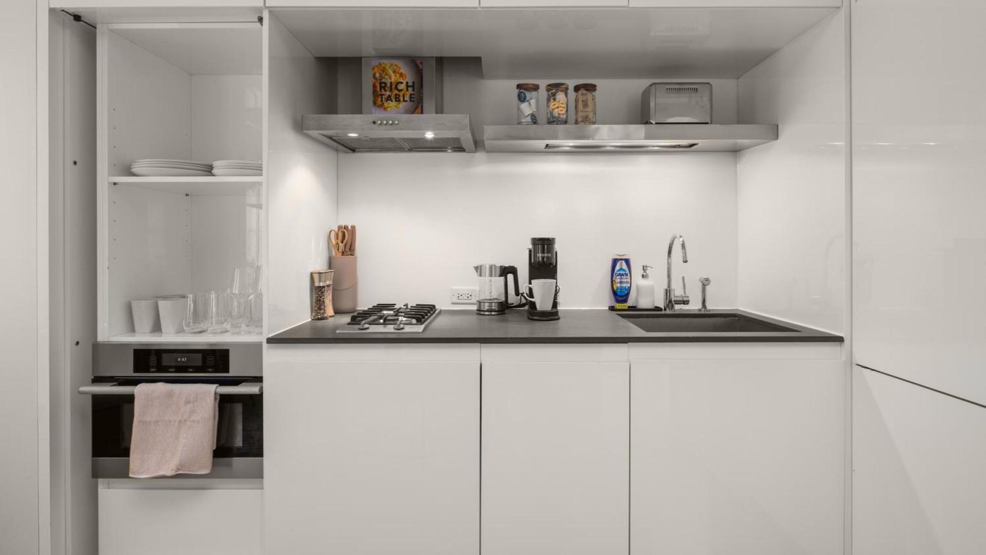 Chic Nyc Retreat Beside Broadway & Iconic Sights New York