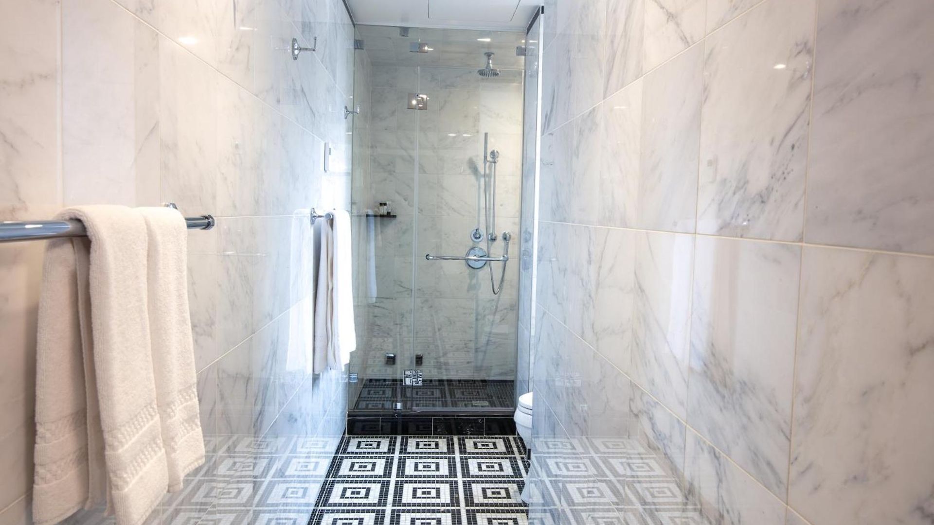 The Iroquois Times Square, A Small Luxury Hotel Hotel New York
