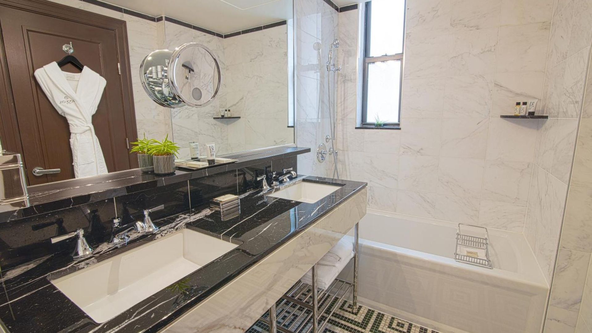 Hotel The Iroquois Times Square, A Small Luxury Hotel New York