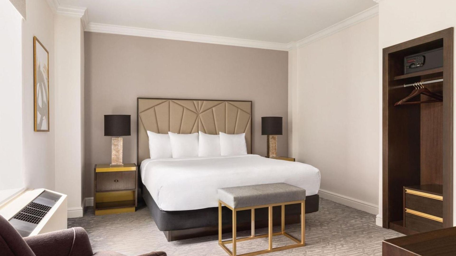 Martinique On Broadway, Curio Collection By Hilton Hotel 4*